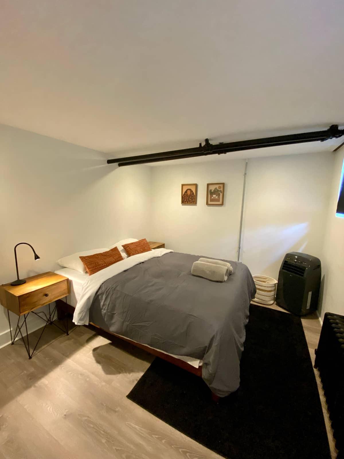 Renovated & Bright 1 Bedroom Apt4
